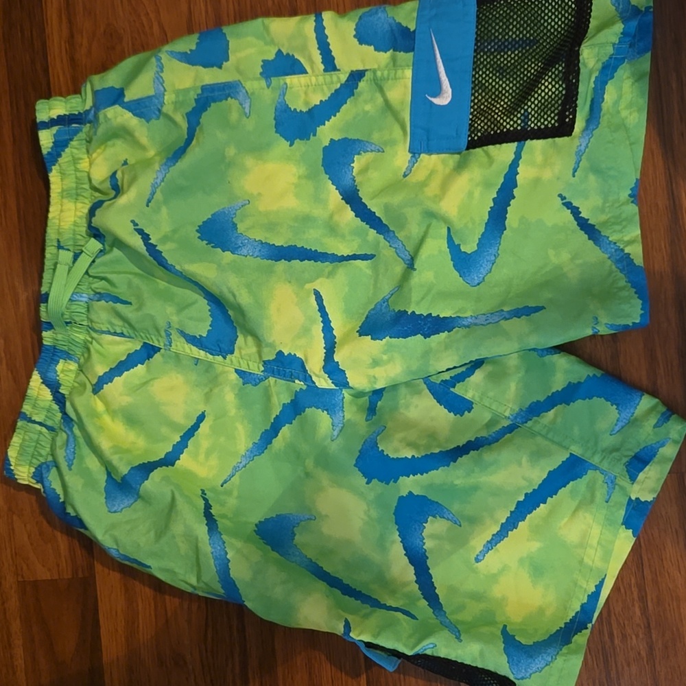 Nike Boys Swim Trunks - Large.